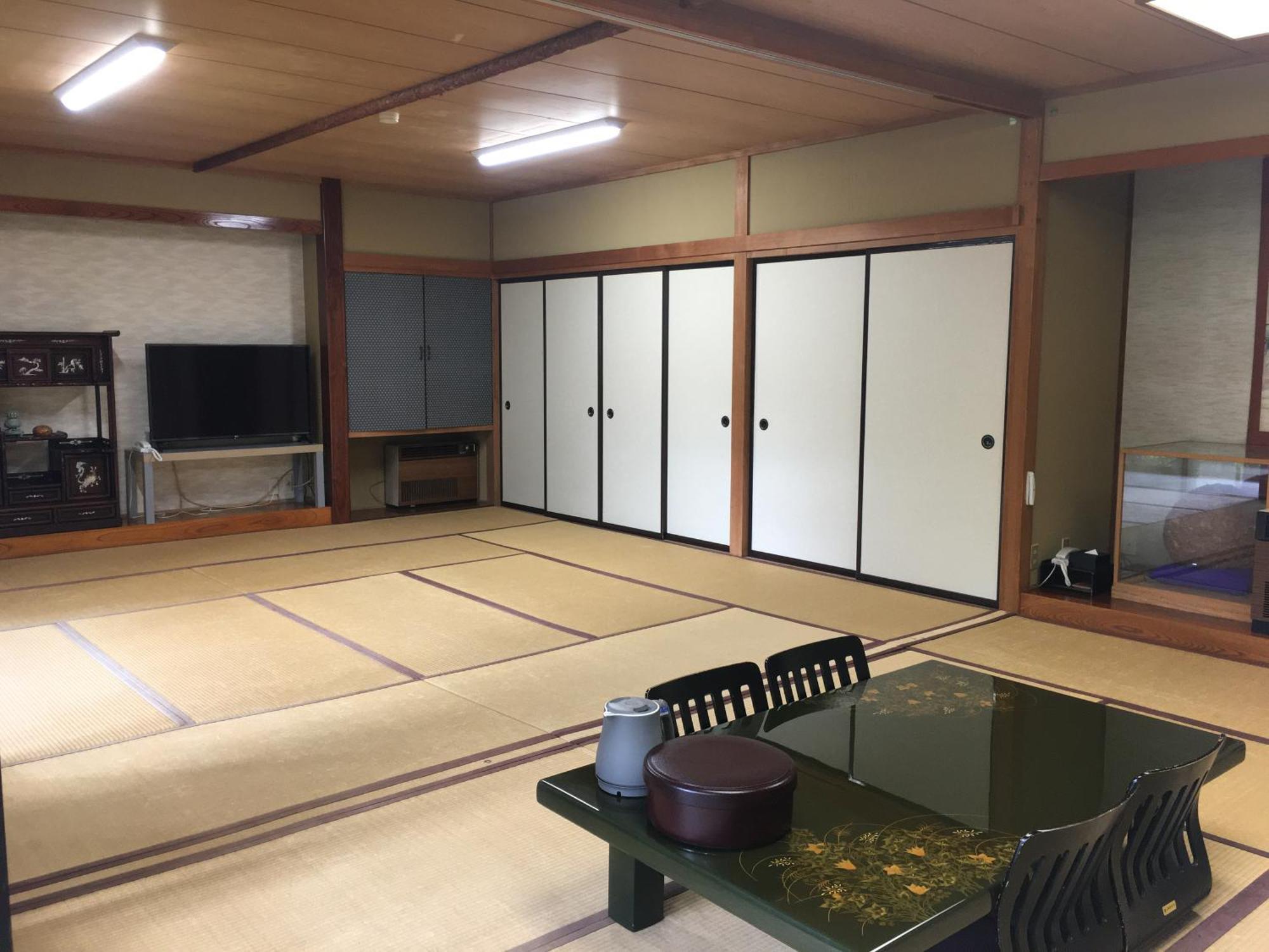 Ele Hotel Onsen Ryokufutei Кусацу Экстерьер фото